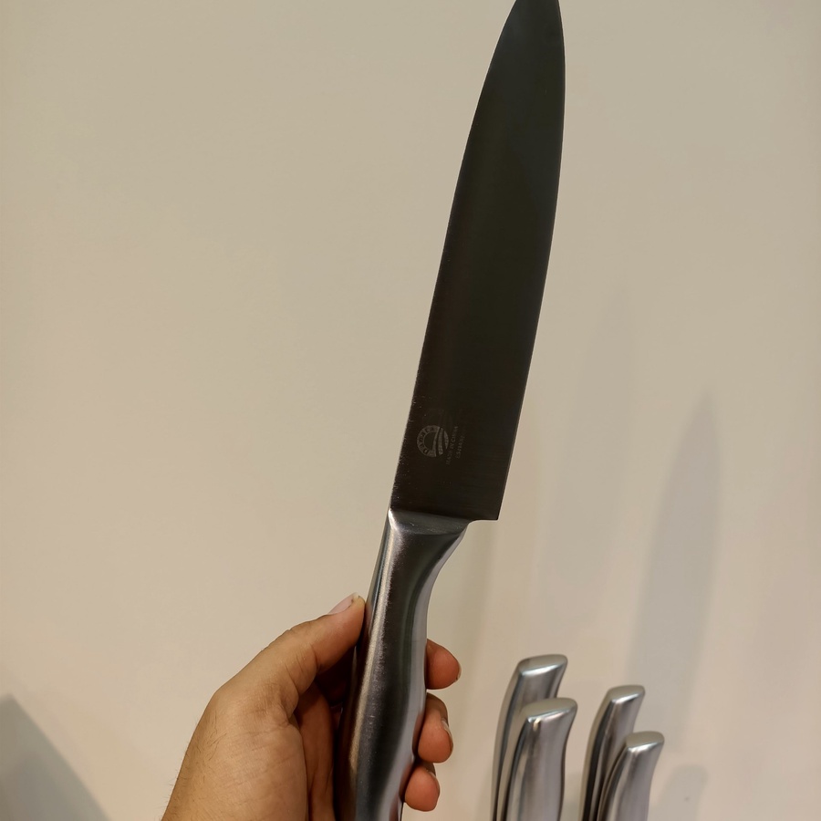 طقم سكاكين استانلس ستيل صب على حامل خشب طبيعي