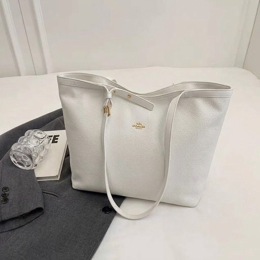  شنطة كتف جلد حريمي "Tote Bag" تصميم مستوحي من (Coach )  للجامعة والعمل | Demand & Beyond
