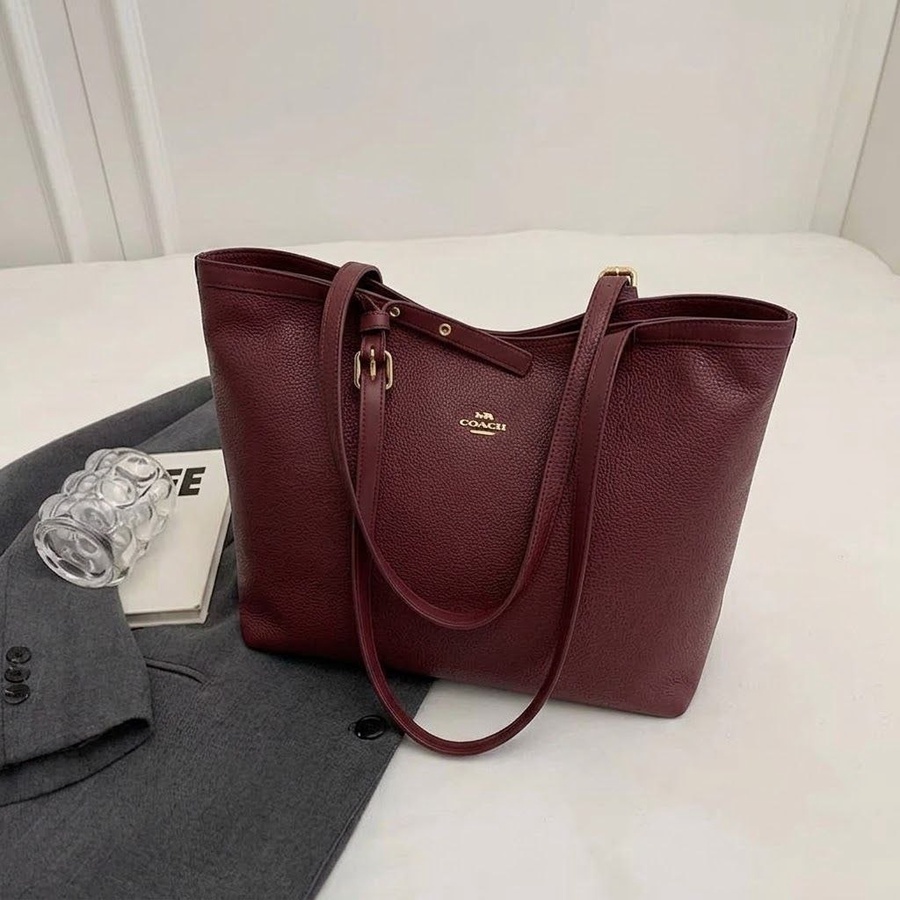  شنطة كتف جلد حريمي "Tote Bag" تصميم مستوحي من (Coach )  للجامعة والعمل | Demand & Beyond