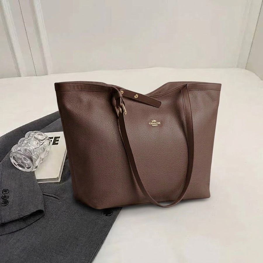  شنطة كتف جلد حريمي "Tote Bag" تصميم مستوحي من (Coach )  للجامعة والعمل | Demand & Beyond