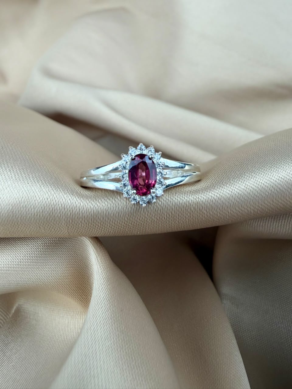  Garnet 925 Silver Ring - IGI Certified -  Split Halo Design 