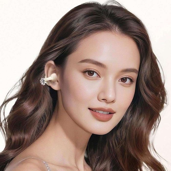 Open-Ear Clip-On Wireless Earbuds by Oteeto
