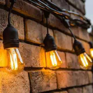 سلسلة مصابيح LEDالزينة تعمل بالطاقة الشمسية مقاومة للماء والكسر وموفرة للطاقة بطول 20 متر وعدد 20 مصباح 