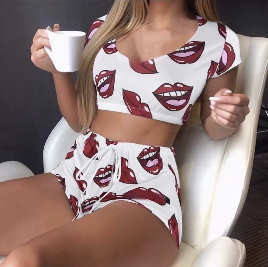 طقم بيجامة مطبوع كروب توب وشورت | Printed Crop Top Set PJ001