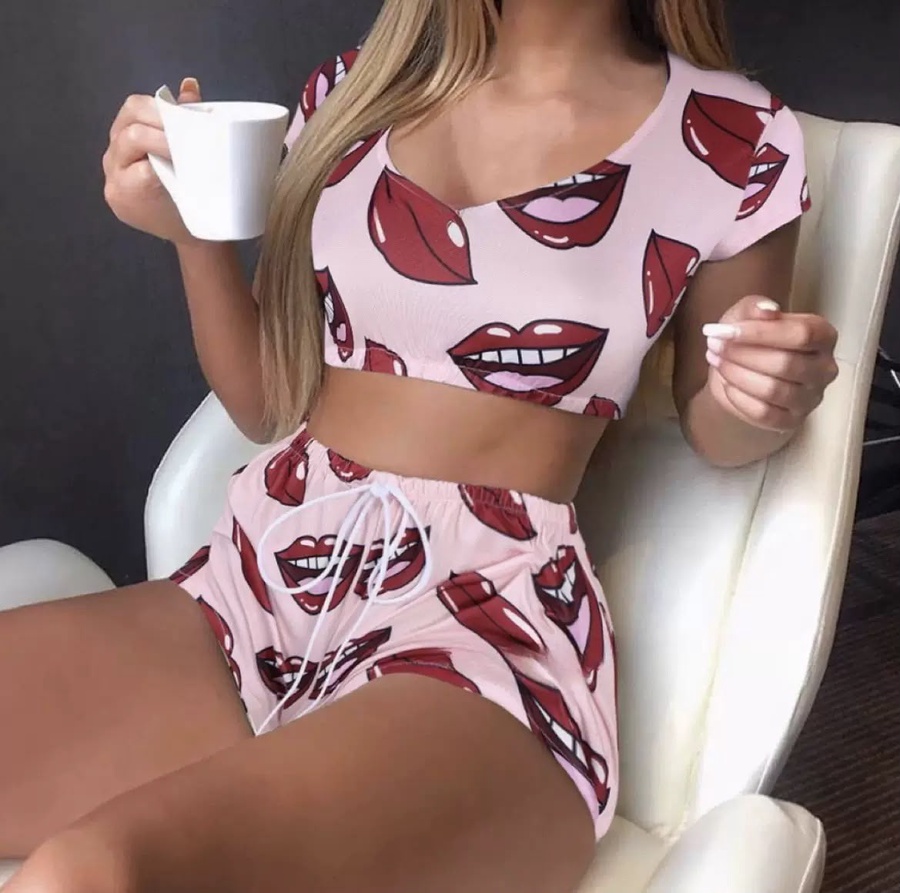 طقم بيجامة مطبوع كروب توب وشورت | Printed Crop Top Set PJ001