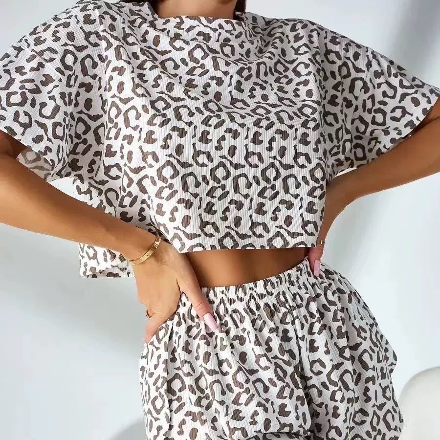 طقم بيجامة ليوبارد كروب توب وشورت | Leopard Crop Top Set PJ002