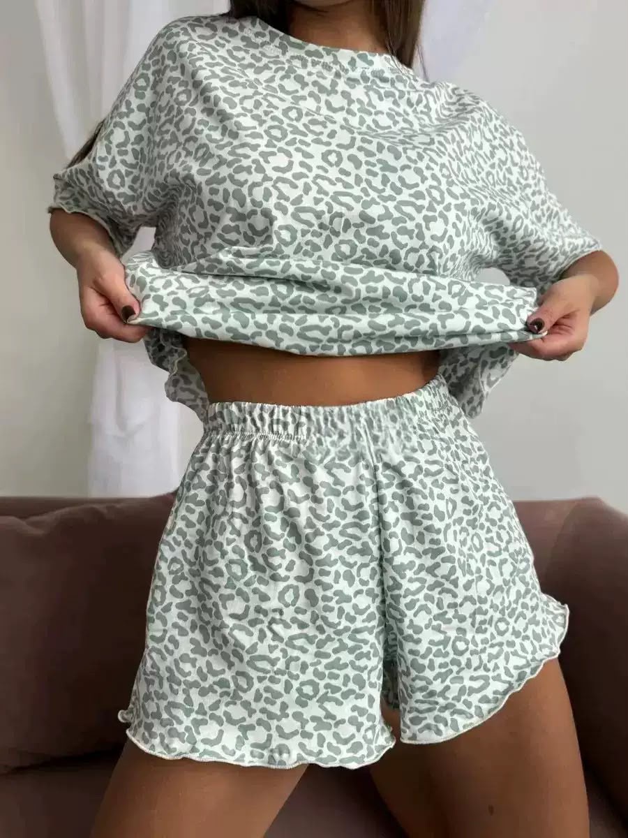 طقم بيجامة ليوبارد كروب توب وشورت | Leopard Crop Top Set PJ002