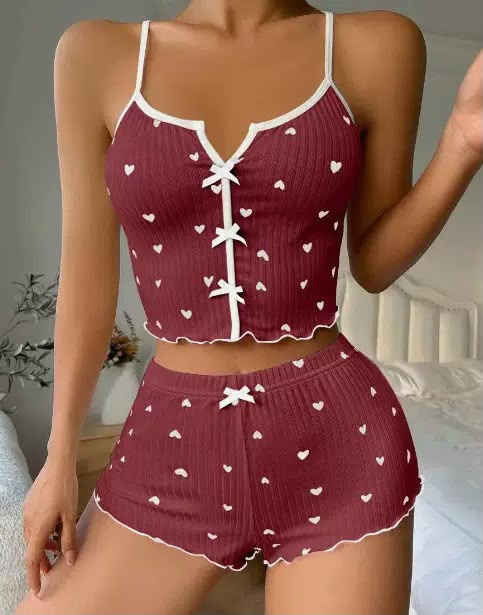 طقم بيجامة بنقشة قلوب وتوب بحمالات | Heart Print Cami Set PJ004