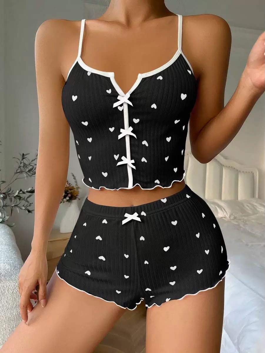 طقم بيجامة بنقشة قلوب وتوب بحمالات | Heart Print Cami Set PJ004