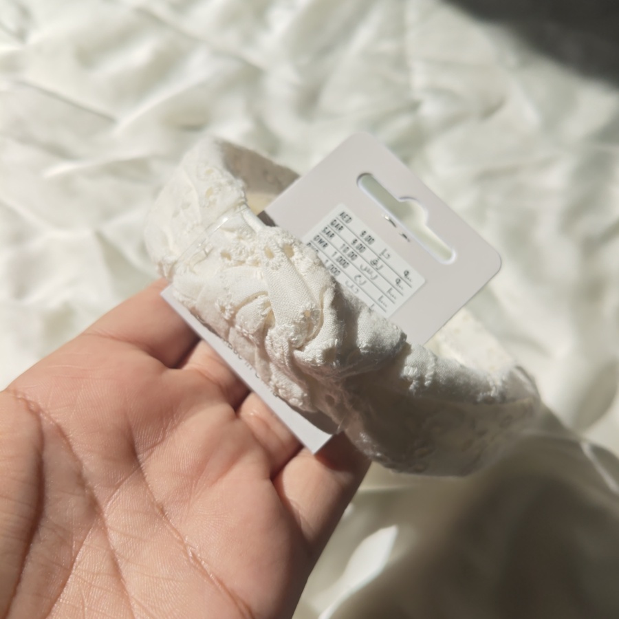 طوق ابيض متوسط العرض