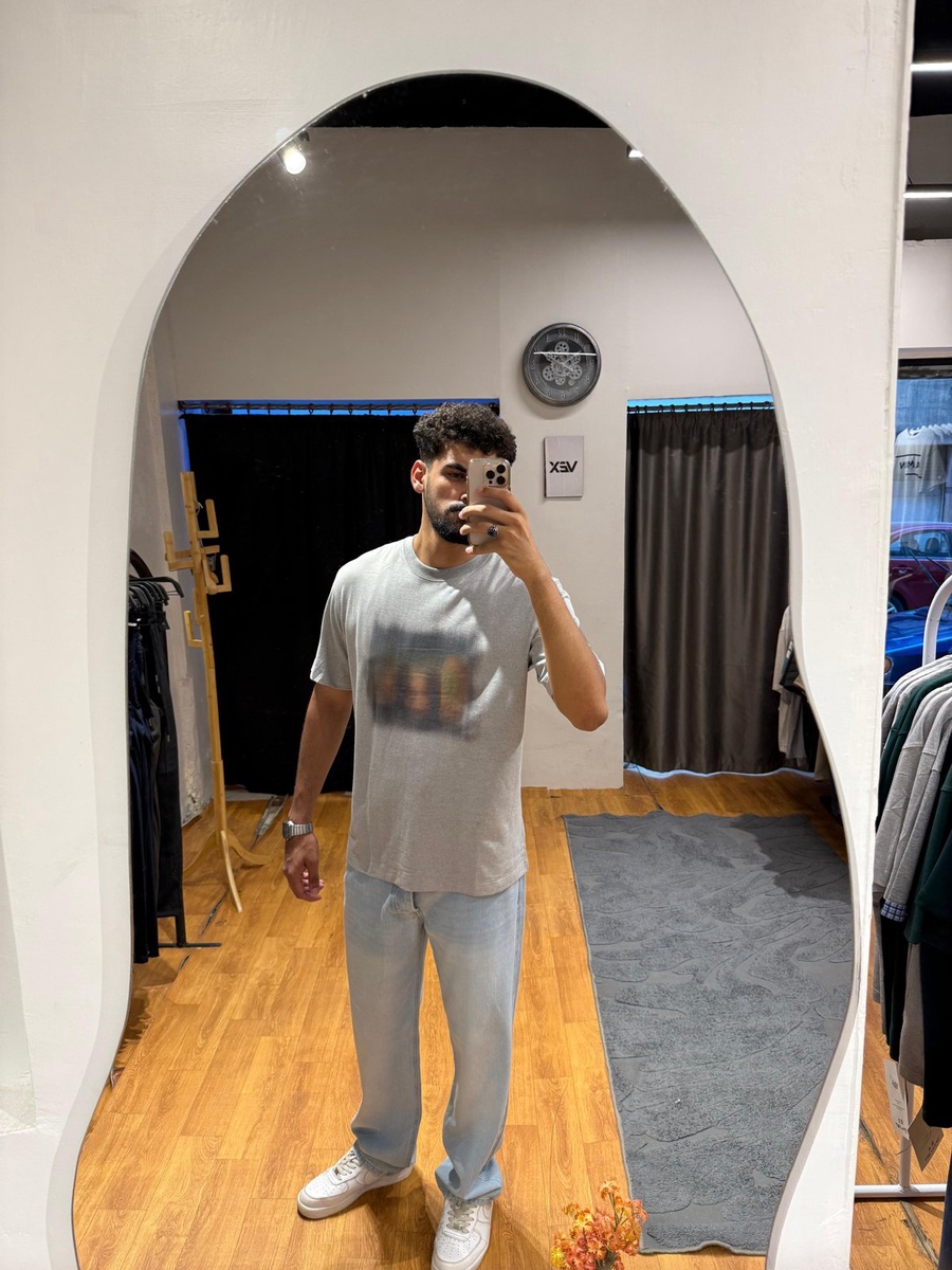 جينز واسع فاتح — Light Wide-Leg Jeans