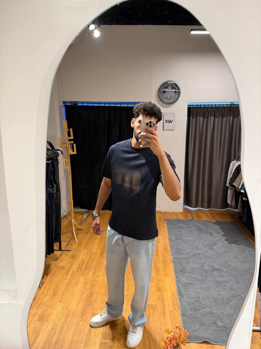جينز واسع فاتح — Light Wide-Leg Jeans