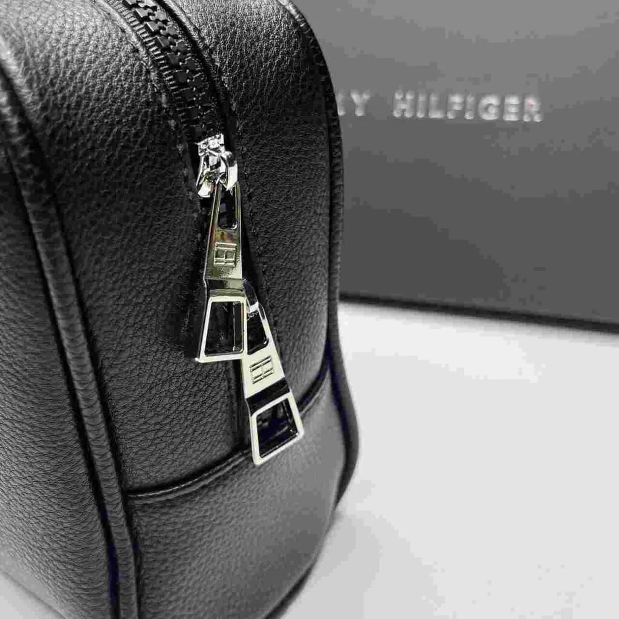 Tommy Hilfiger Polished Black Leather Pouch For Men #0014