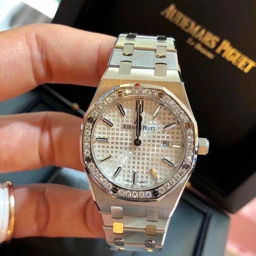 Audemars Piguet Watch For Women - Royal Oak - Ref. 67651ST.ZZ.1261ST.01