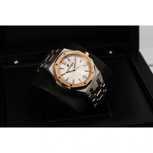 Audemars Piguet Watch For Women - Royal Oak - Ref. 77350SR.OO.1261SR.01