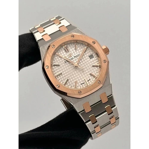 Audemars Piguet Watch For Women - Royal Oak - Ref. 77350SR.OO.1261SR.01