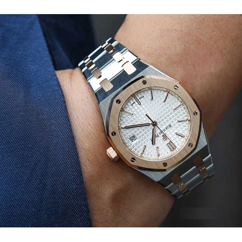 Audemars Piguet Watch For Women - Royal Oak - Ref. 77350SR.OO.1261SR.01
