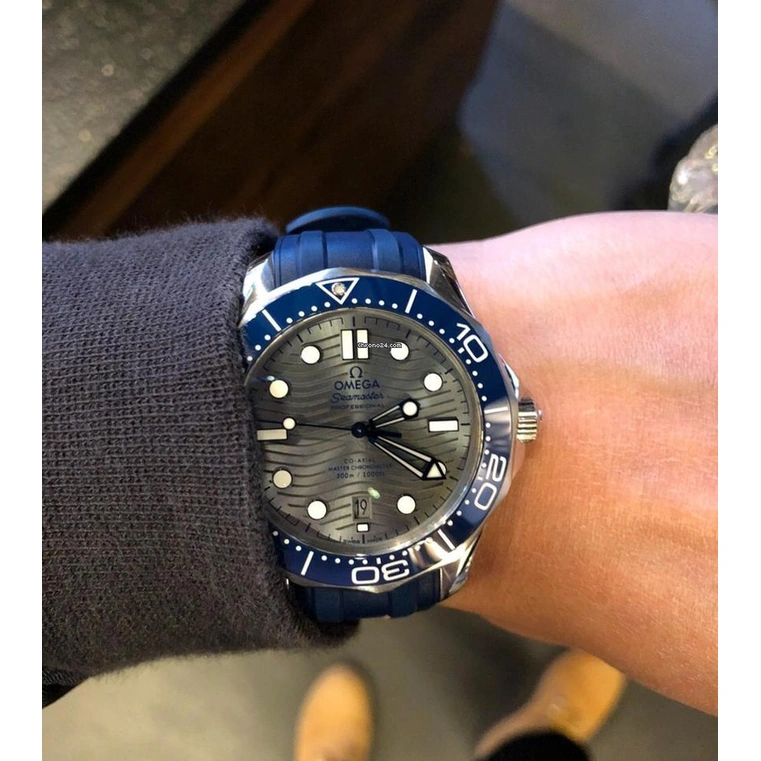 Omega Watch For Men - Seamaster Diver 300M, Steel on Grey Rubber Strap - Ref. 210.32.42.20.06.001