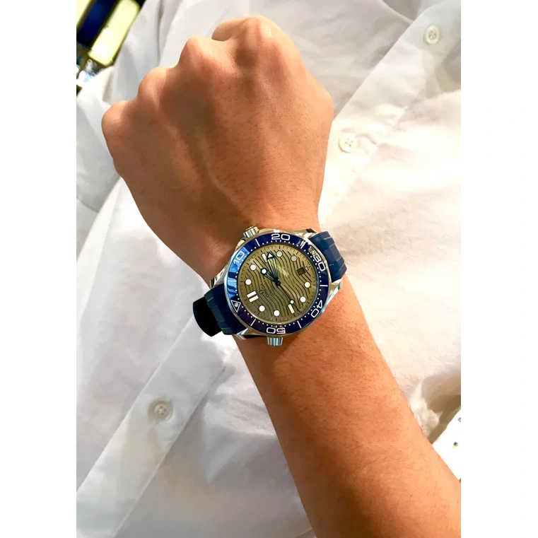 Omega Watch For Men - Seamaster Diver 300M, Steel on Grey Rubber Strap - Ref. 210.32.42.20.06.001