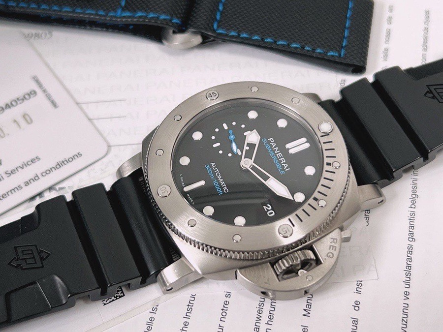 Panerai Watch For Men - Luminor Submersible, 47 mm, Titanium