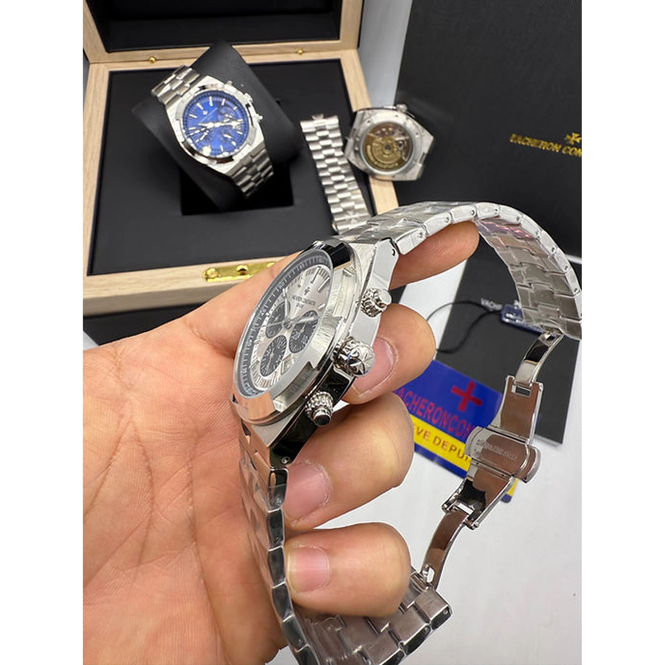Vacheron Constantin Watch For Men - Overseas Chronograph - Ref. 5520V.210A-B686