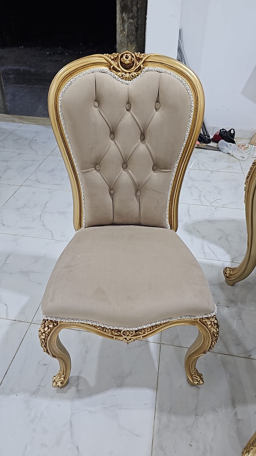 ميز طعام ملكية