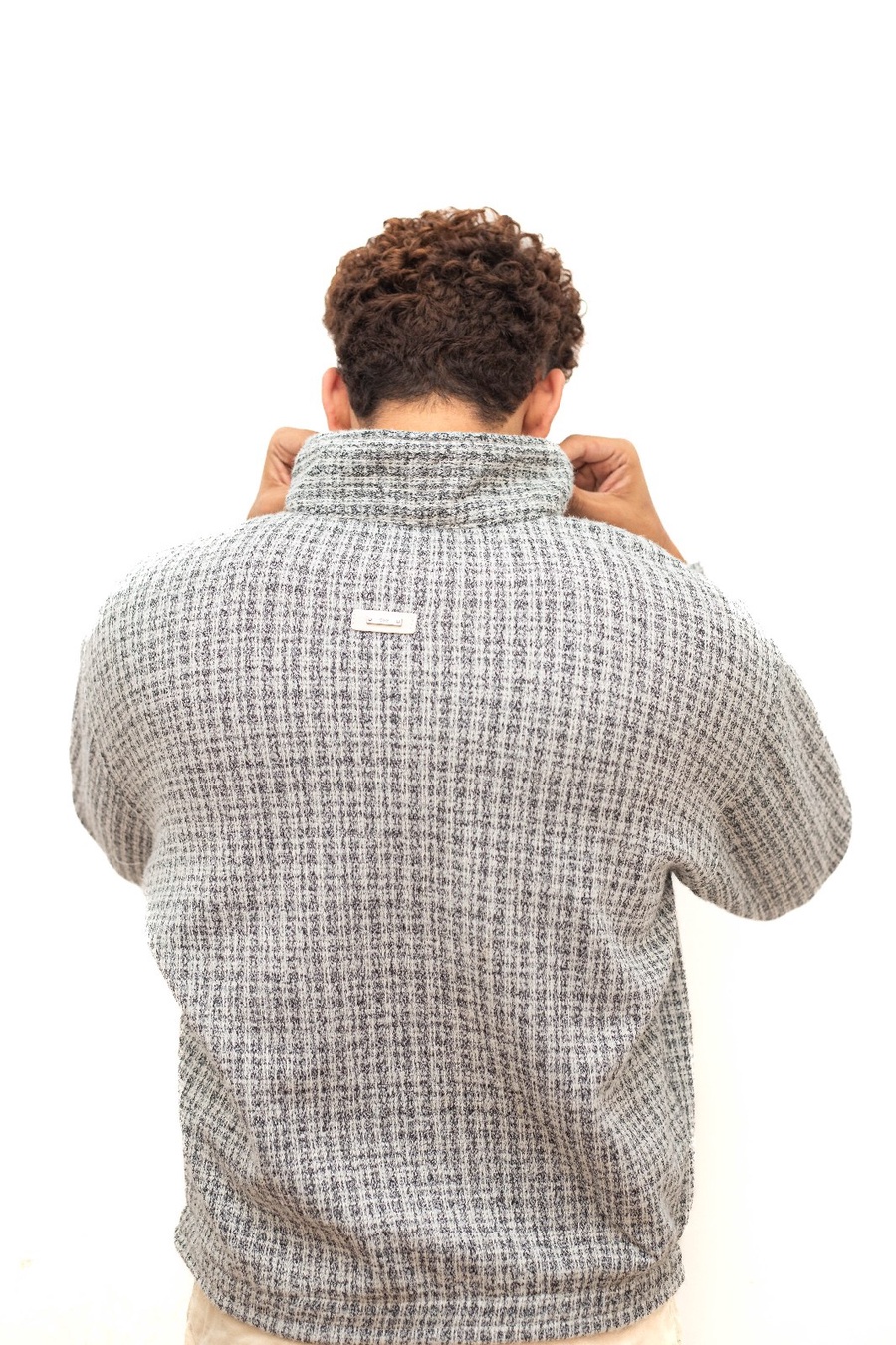سويت شيرت كاروهات رمادي فاتح بسوستة — Light Grey Check Half-Zip Sweatshirt