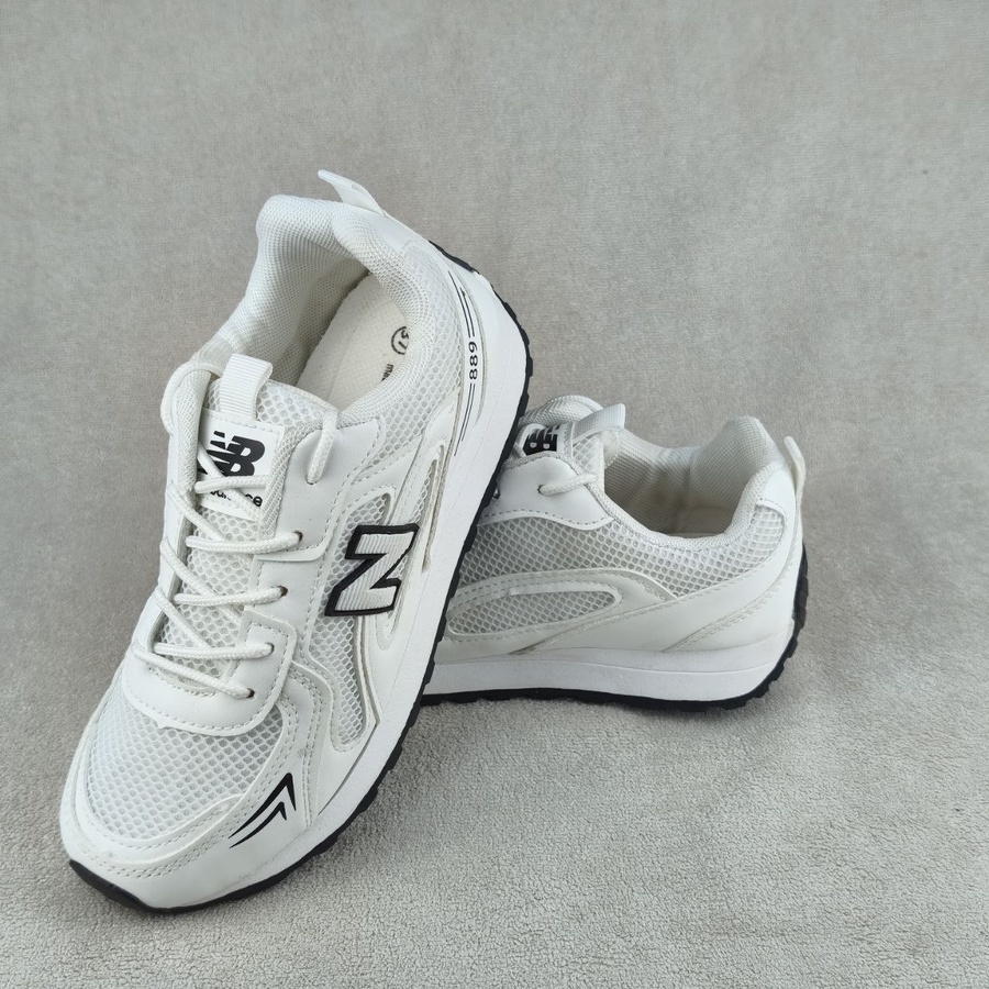 New Balance 889