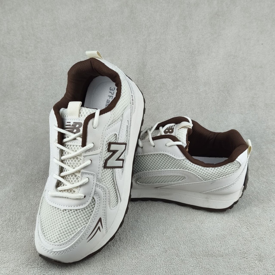 New Balance 889