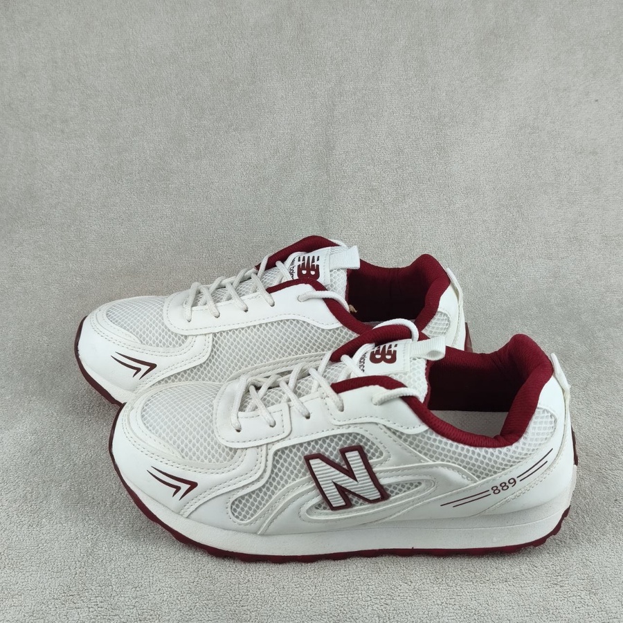 New Balance 889