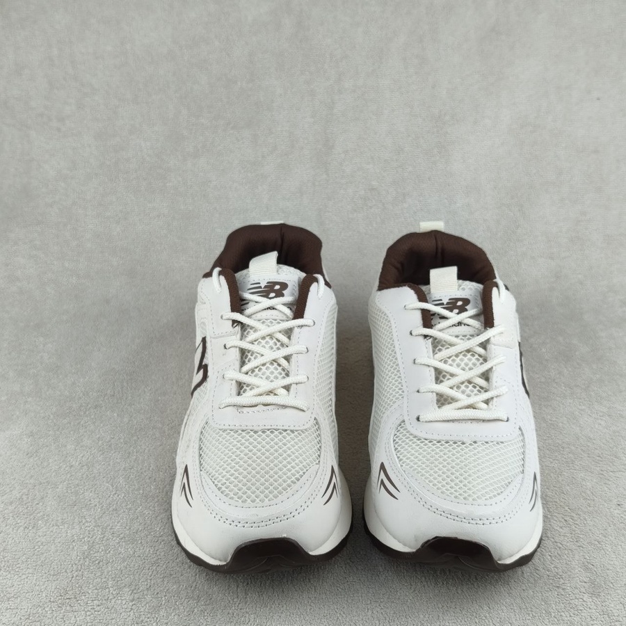 New Balance 889