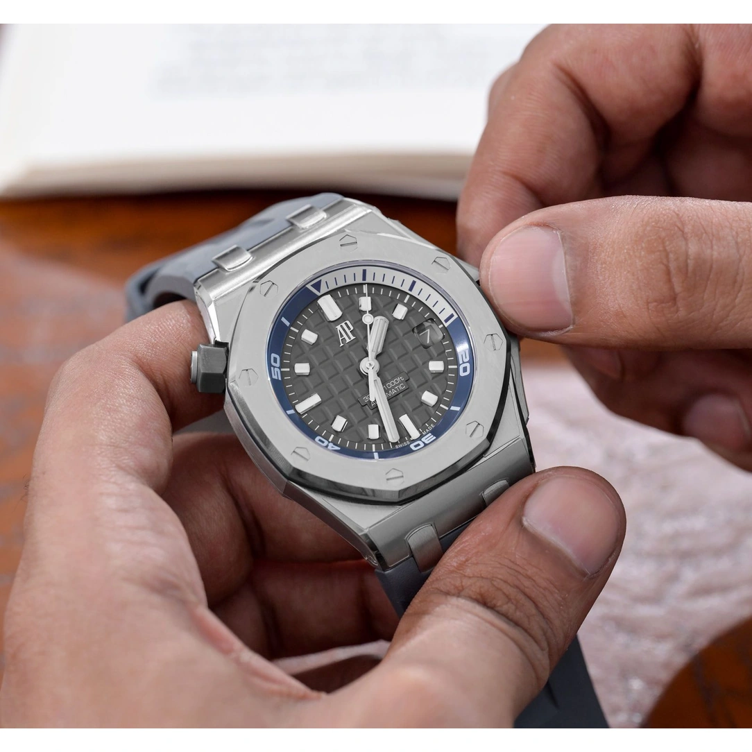 Audemars Piguet Watch For Men - Royal Oak Offshore Diver, 42 mm, Grey Dial