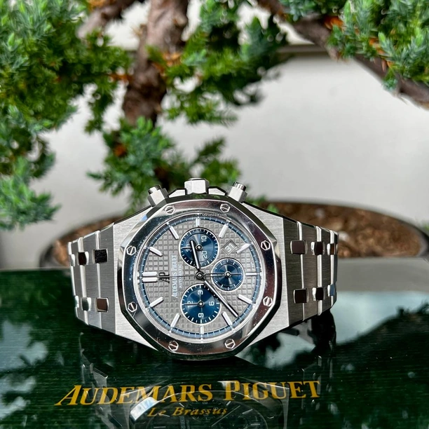 Audemars Piguet Watch For Men - Royal Oak Selfwinding Chronograph, Titanium-Platinum, Black Dial