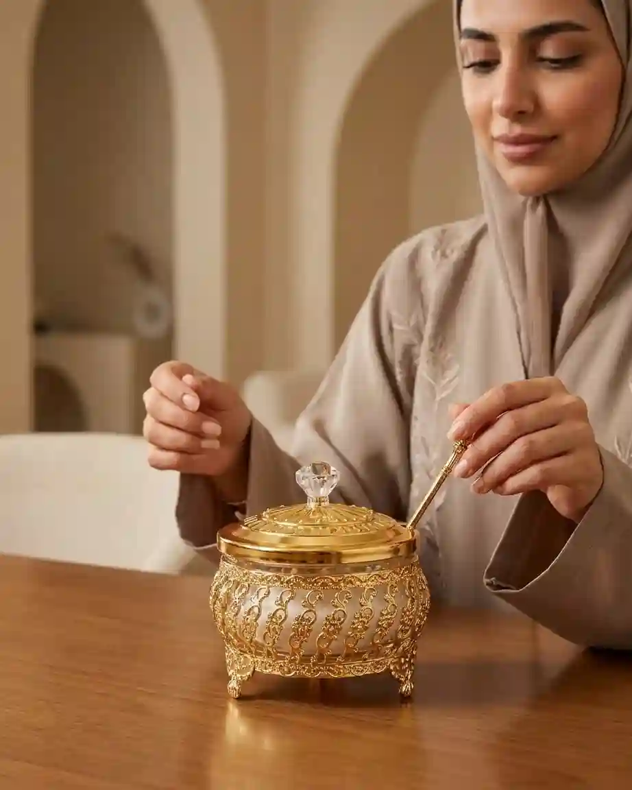 سكرية ذهبية ملكي بغطاء ومعلقة | خان القهوة