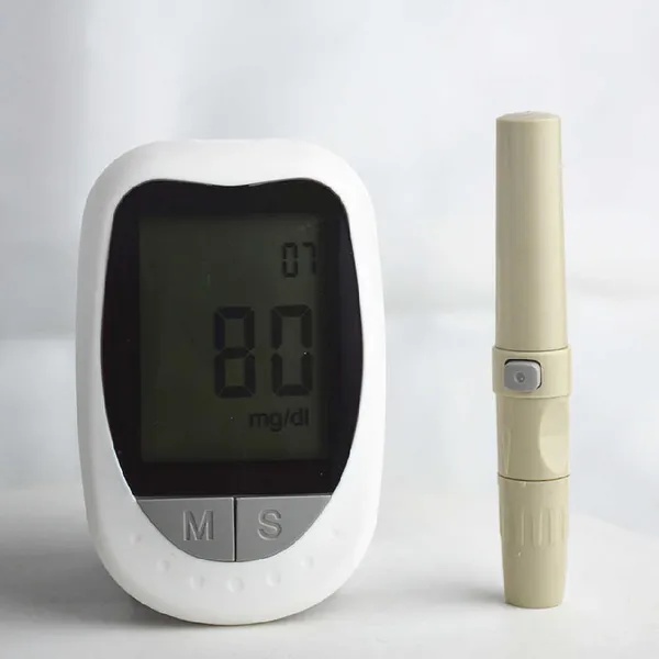 جهاز قياس السكر في الدم Blood Glucose Meter - طقم فحص ومتابعة مستوى الجلوكوز المنزلي مع شرائط ووخز