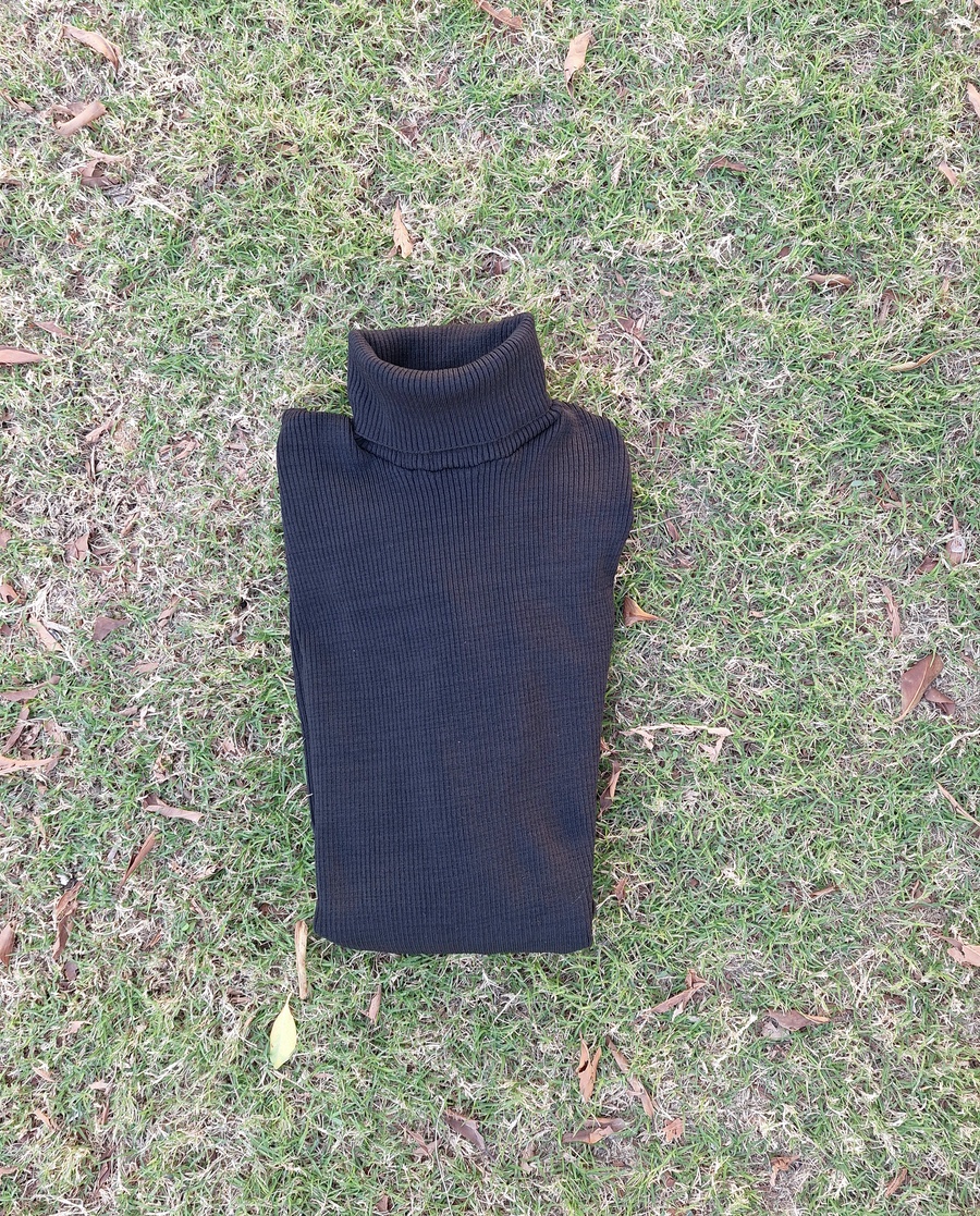 Essential Ribbed Turtleneck Soft-Knit Pullover