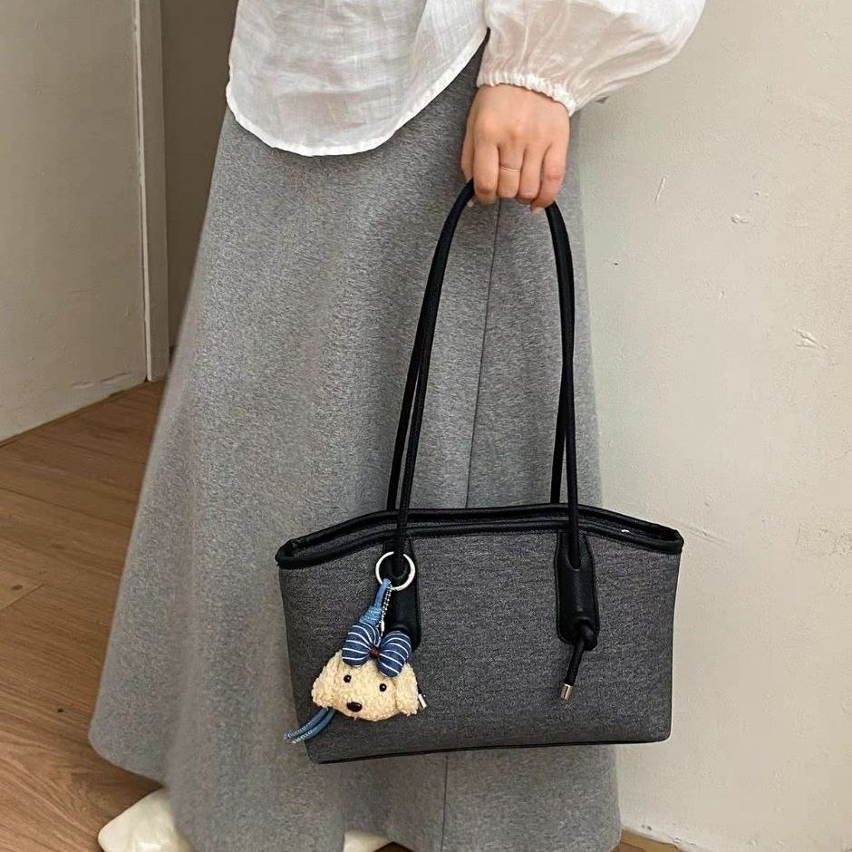 شنطة كتف حريمي كاجوال خامة جينز بتصميم توت (Tote) ويد قابلة للتعديل | Demand Beyond