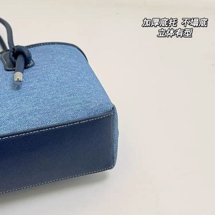 شنطة كتف حريمي كاجوال خامة جينز بتصميم توت (Tote) ويد قابلة للتعديل | Demand Beyond