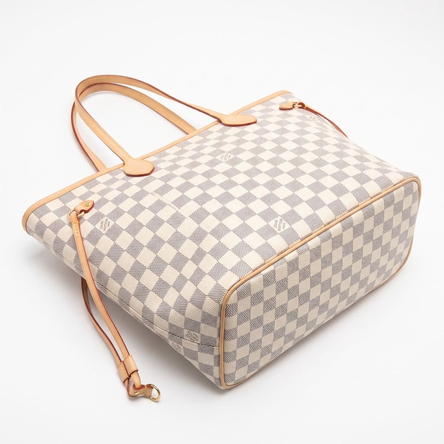 شنطة كتف حريميمستوحاه من  ( Louis Vuitton ) جلد مستورد بنقشه فاخرة مع باوتش مرفق | Demand & Beyond