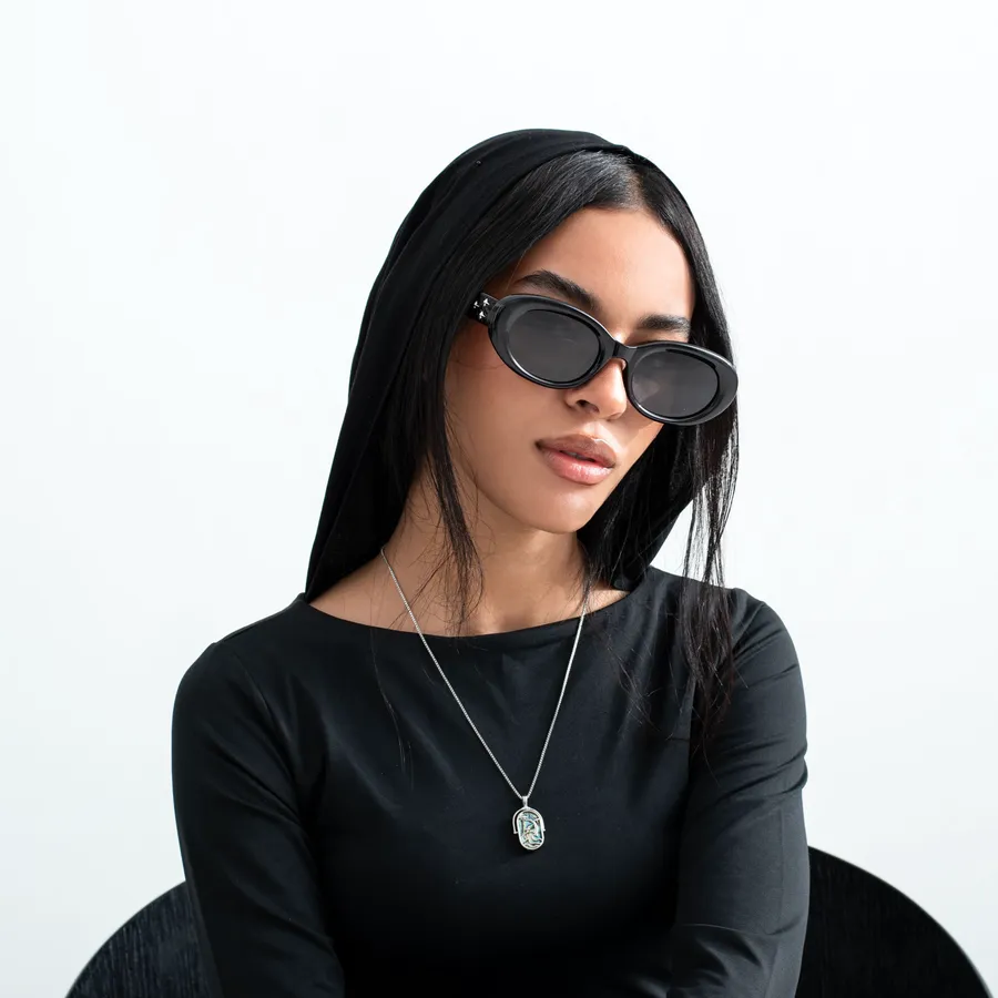 Luna in solid Black