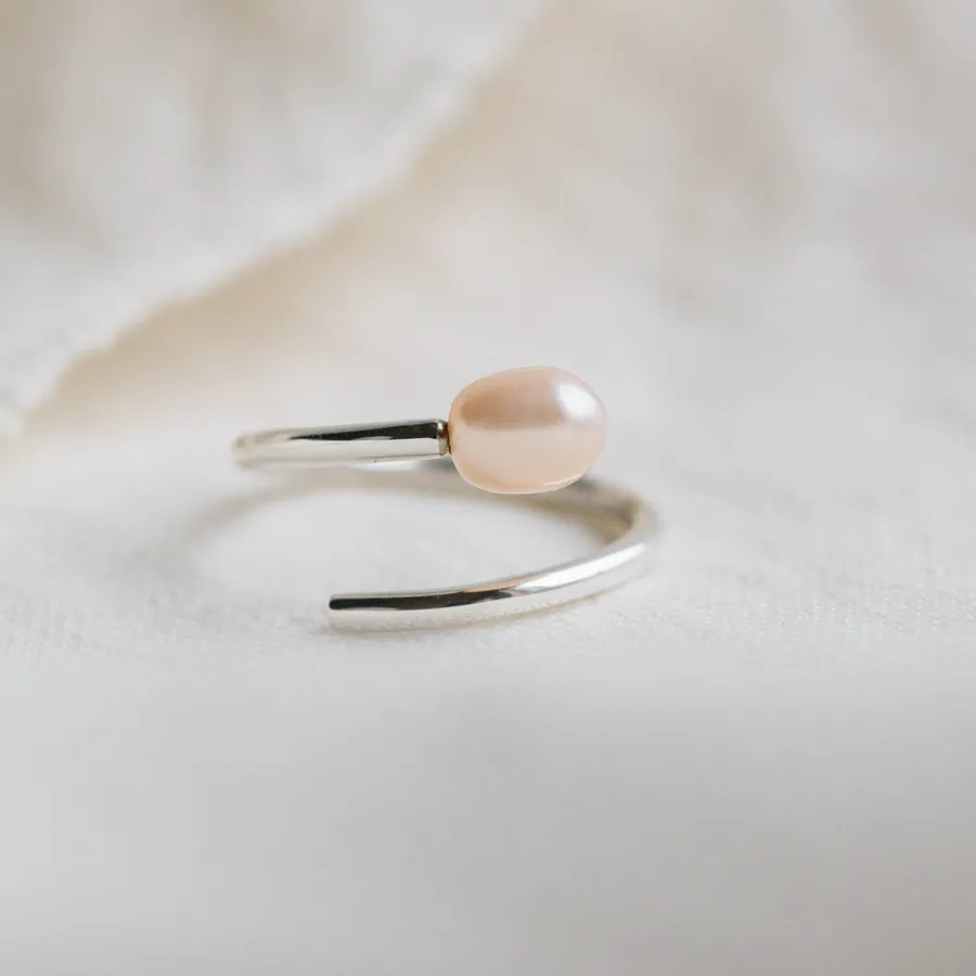 Ati Pearl Swirl Silver Ring