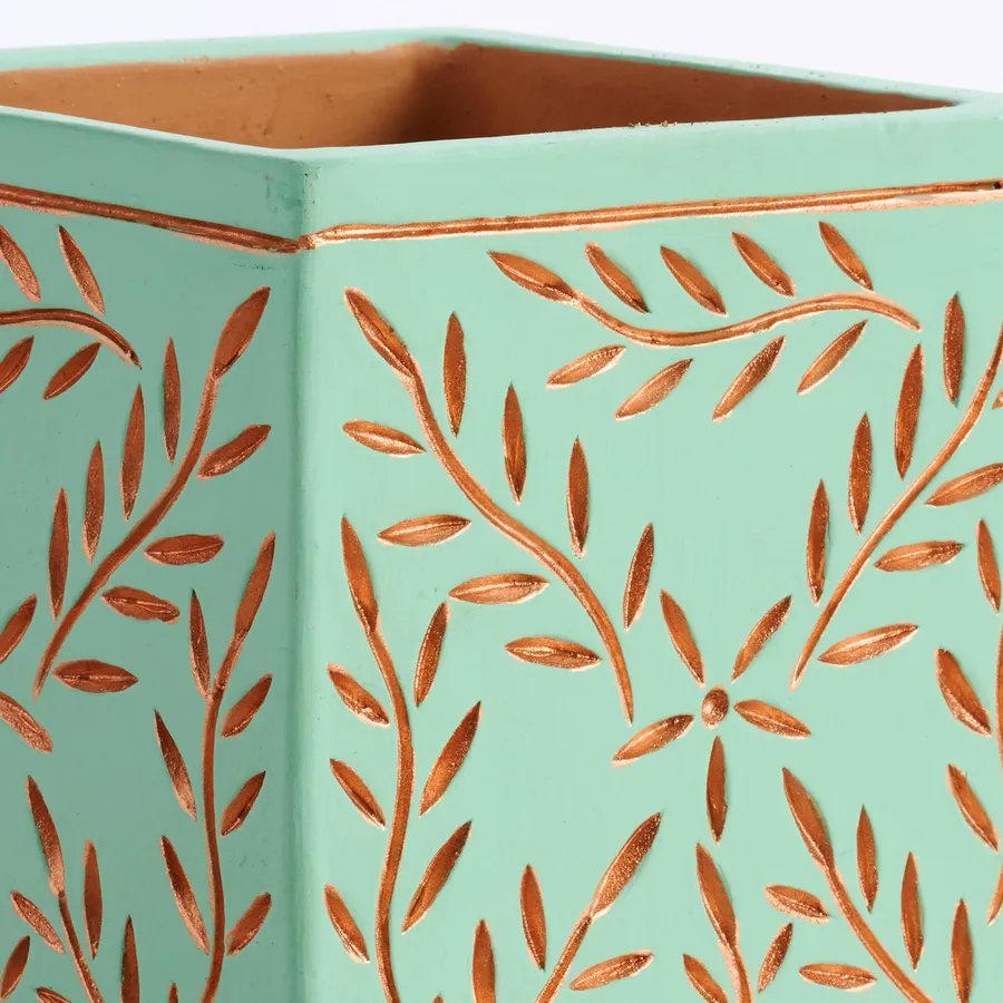 Tila Terracotta Debossed Leaf Planter