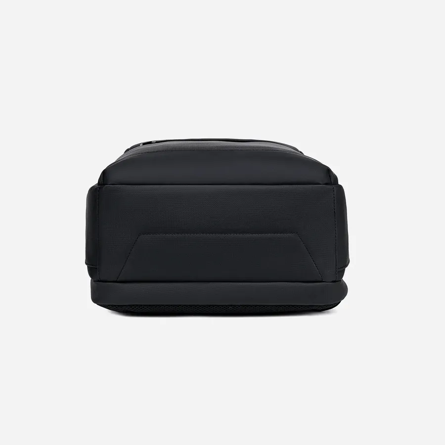 GB00728 Black