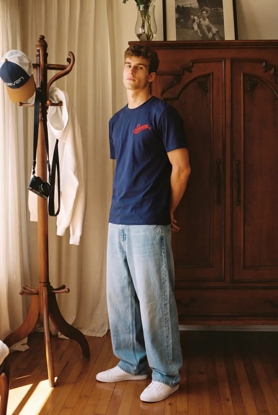 Dark blue embroidered seven Tshirt